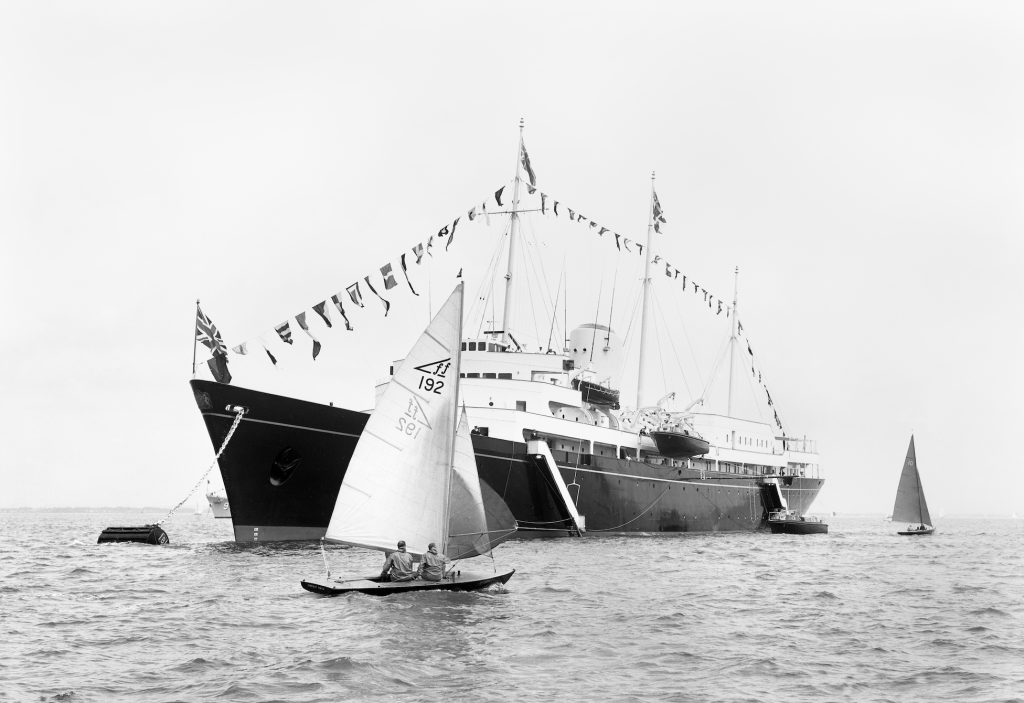 Britannia Coweslip 1960_Beken of Cowes (002)
